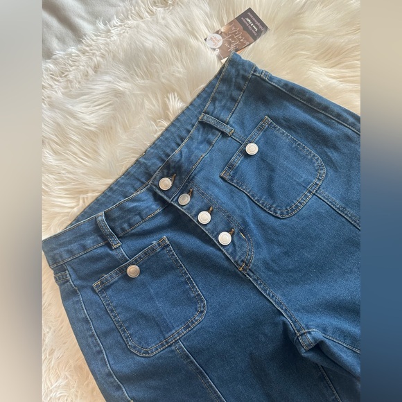 NWT•XXL•The Ultimate Chic Modern Flare Legged Jeans - Picture 7 of 17